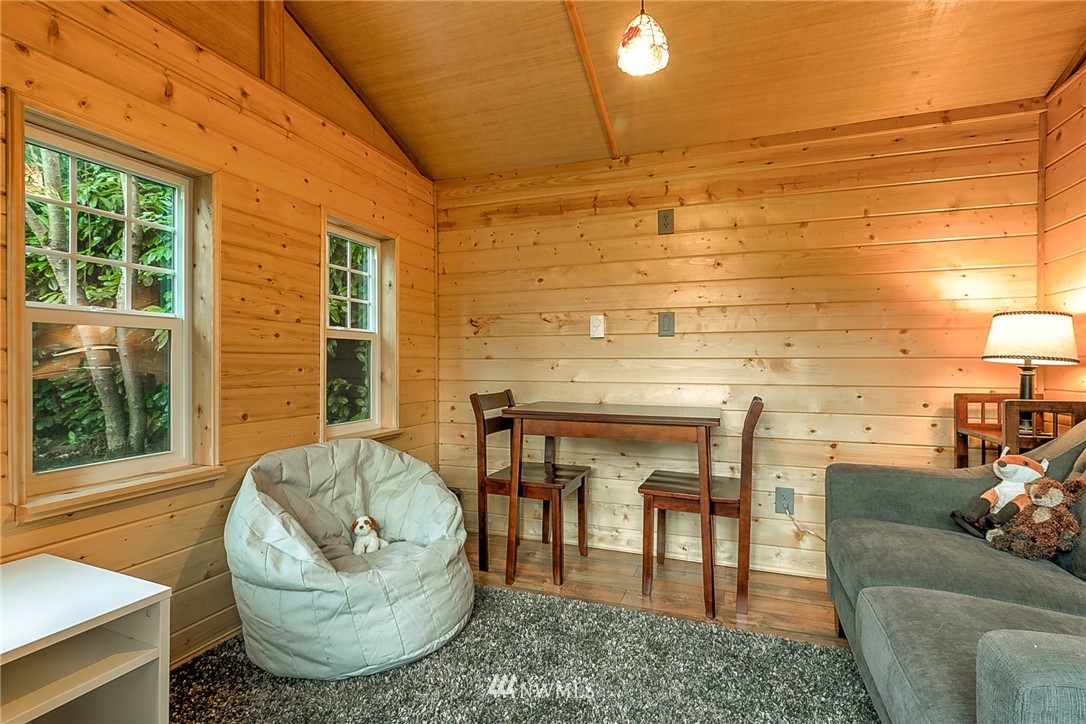 2831 Hunts Point Road Hunts Point, WA 98004 - Photo 9 of 25