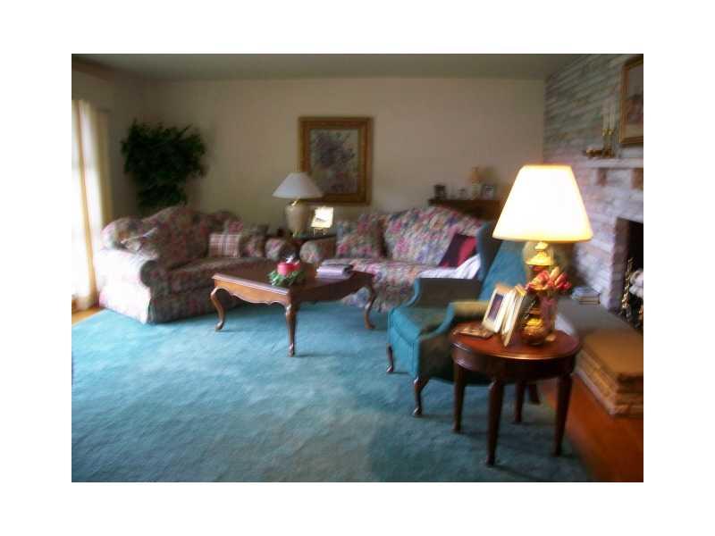 9 Grace Road Scottdale, PA 15683 - Photo 3 of 25 Living Room.