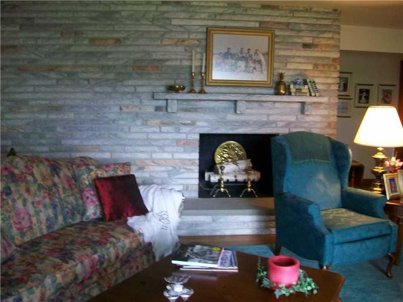 9 Grace Road Scottdale, PA 15683 - Photo 4 of 25 Living Room.