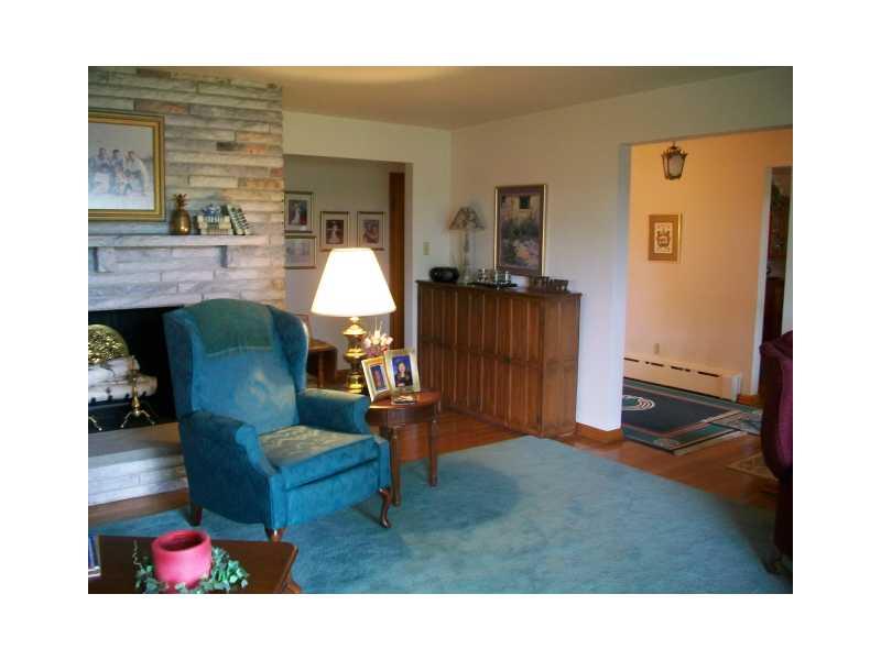 9 Grace Road Scottdale, PA 15683 - Photo 5 of 25 Living Room.
