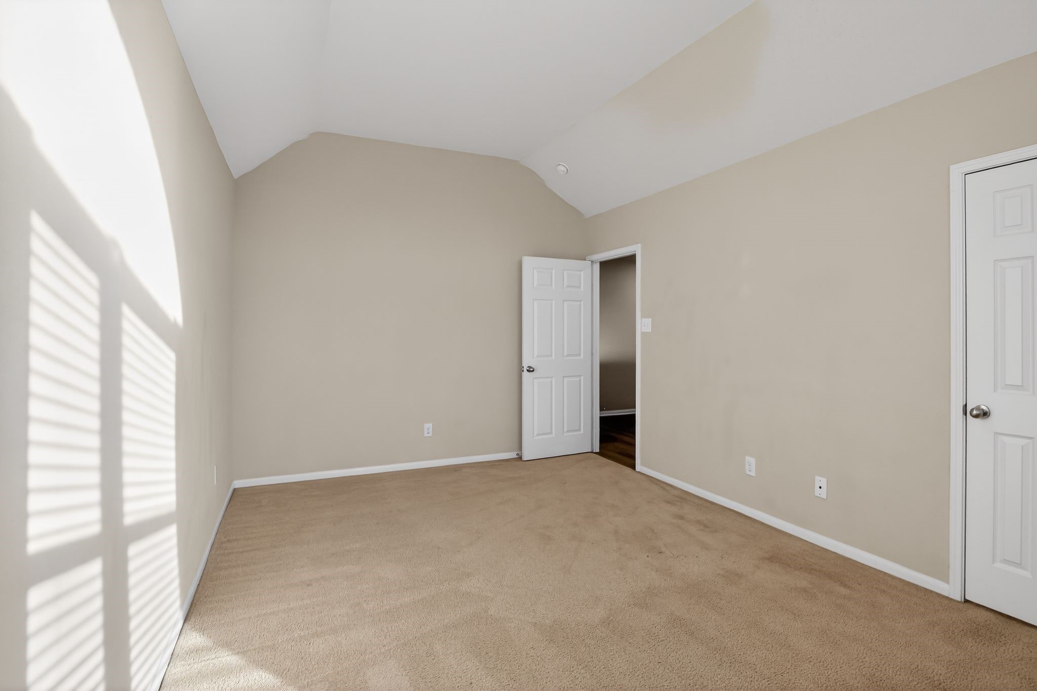 4938 Yearling Ridge Court Katy, TX 77449 - Photo 12 of 29 an empty room with windows