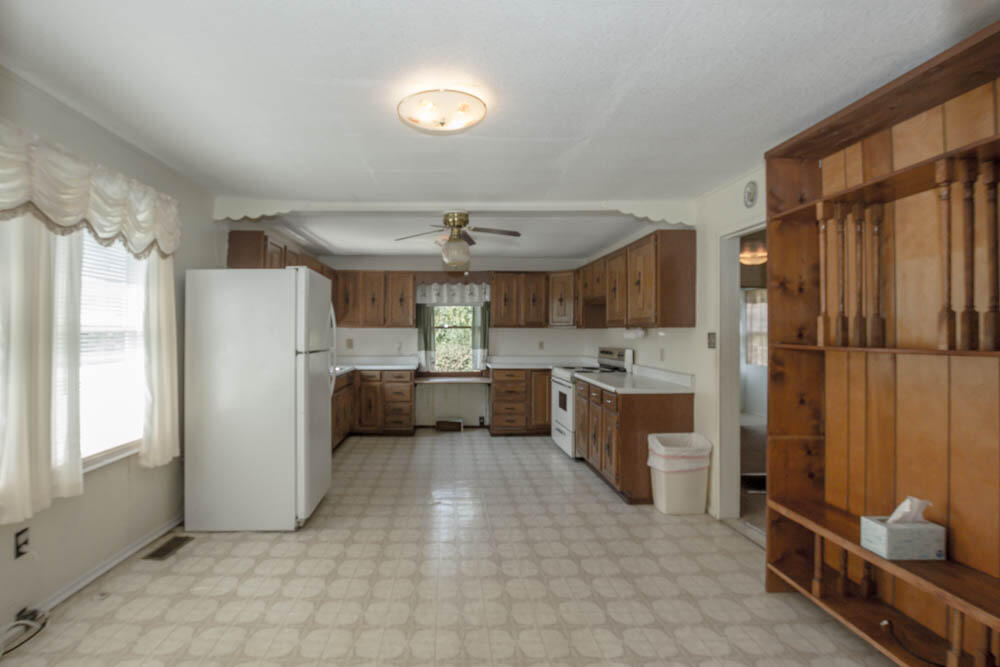 5764 Orebank Road Kingsport, TN 37664 - Photo 5 of 39 IMG_6138