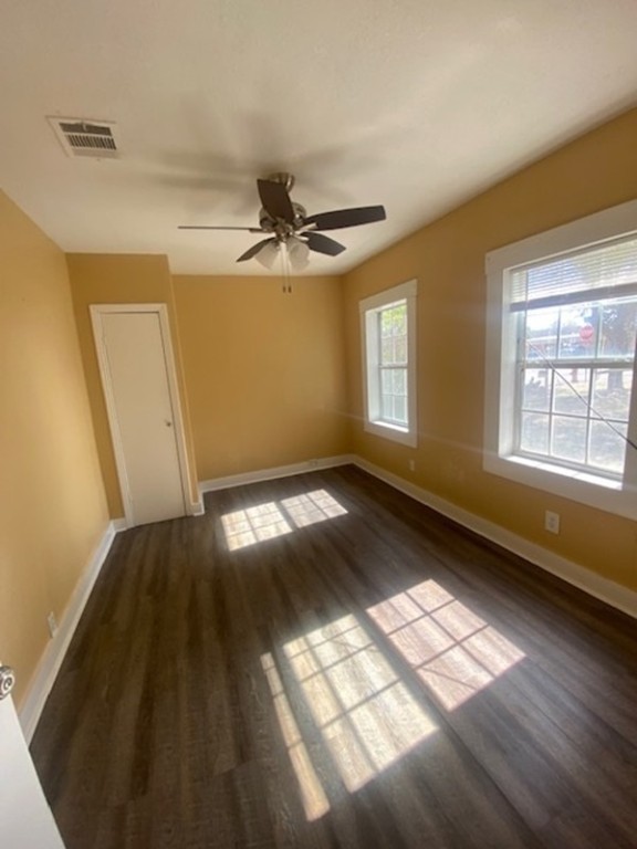214 South Hackberry Avenue Luling, TX 78648 - Photo 18 of 22 a view of an empty room and window