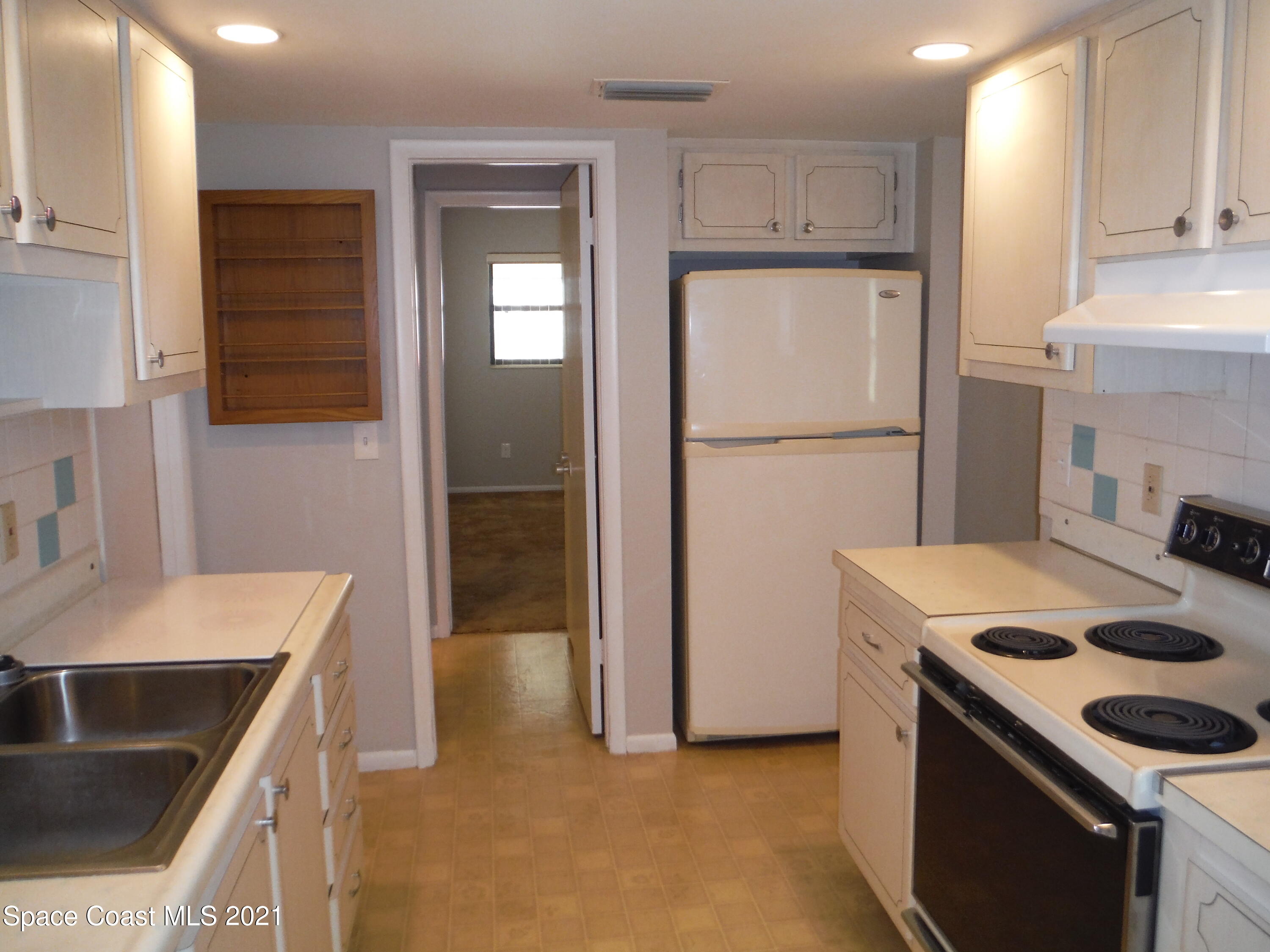3001 Pembrooke Road Titusville, FL 32796 - Photo 10 of 20 DSCF5554