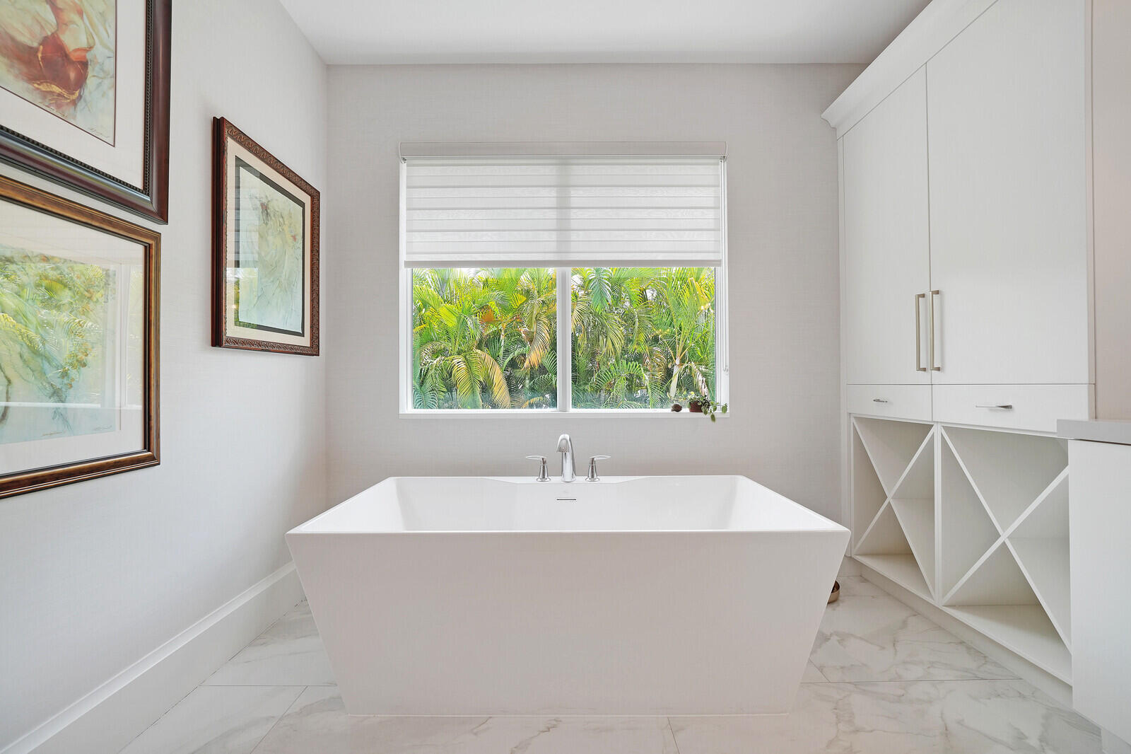 436 Northeast Wavecrest Way Boca Raton, FL 33432 - Photo 29 of 68 Primary Bathroom