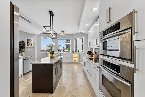 $1,400,000 | 5823 Bowen Daniel Drive, Unit 906, Tampa, FL 33611