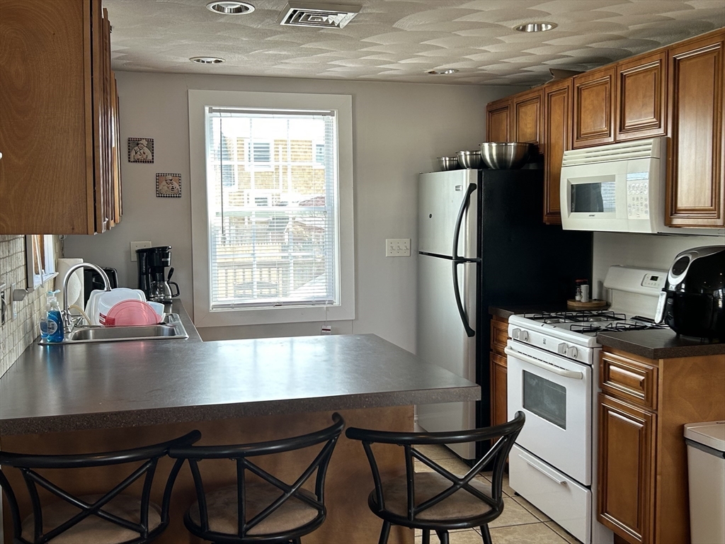 5 Arbeth Road Narragansett, RI 02879 - Photo 7 of 13 Gallery Image 7