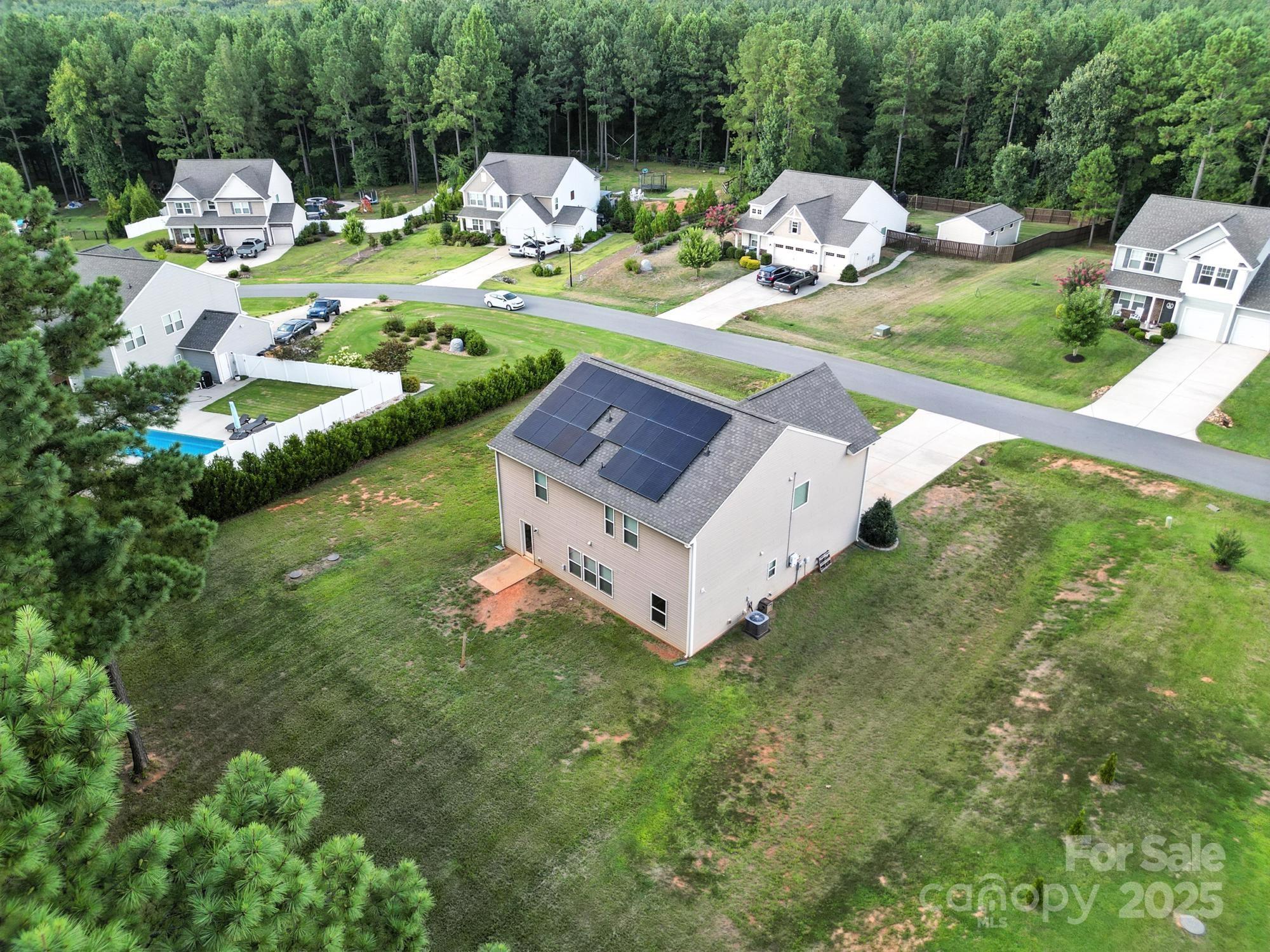 6405 Fawn Crest Drive Waxhaw, NC 28173 - Photo 35 of 38 a view of a table and chairs in patio