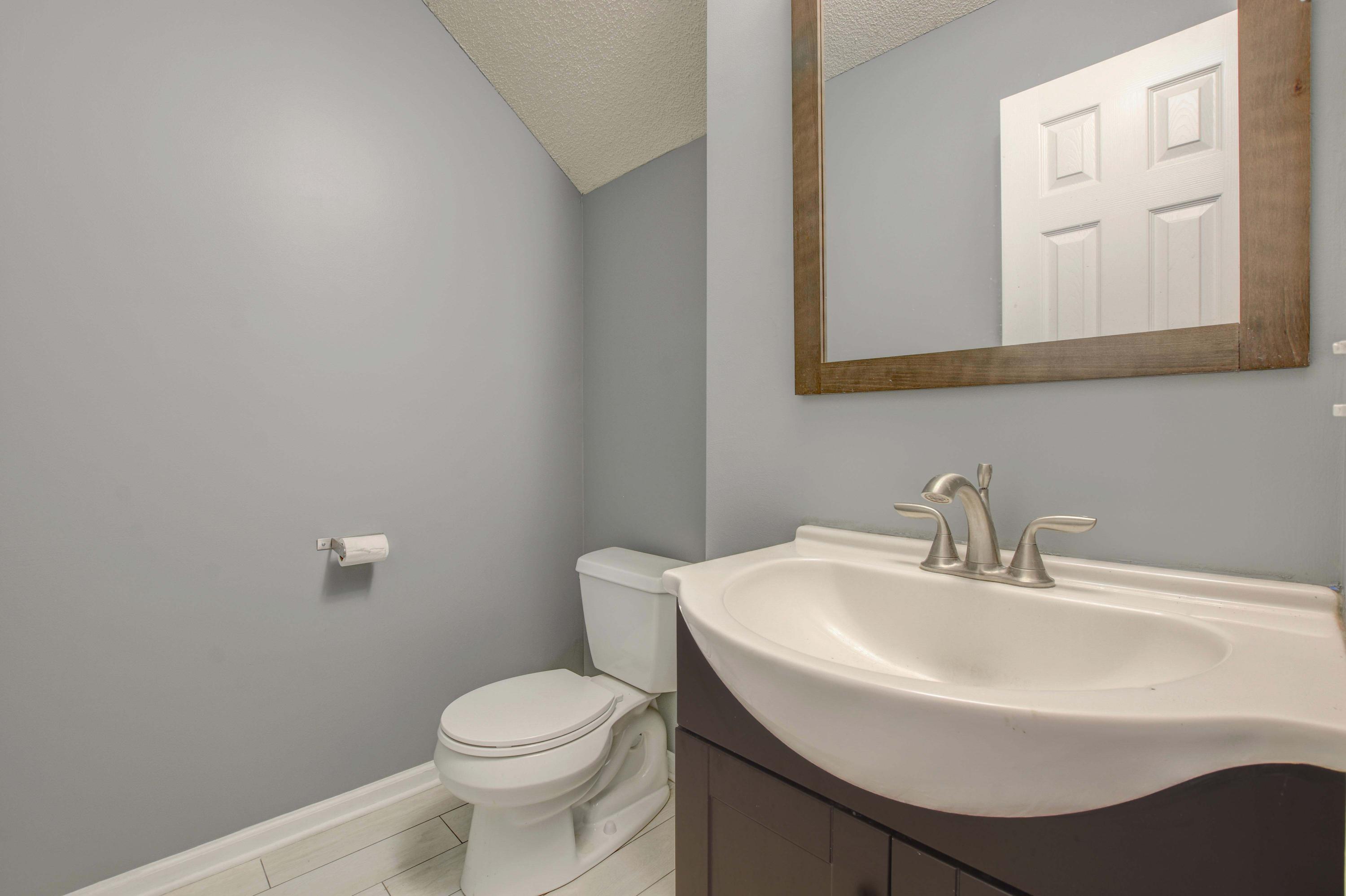 248 Eagle Ridge Road Summerville, SC 29485 - Photo 12 of 30 Powder room