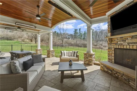 $779,000 | 237 Morning Grove Lane, Valencia, PA 16059