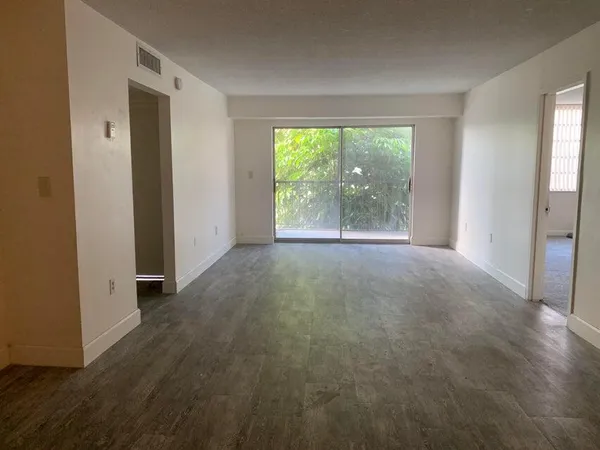 $2,200 | 1250 Northeast 125th Street, Unit 216D, North Miami, FL 33161