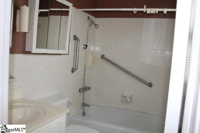 $239,999 | 208 State Rd S-30-483, Clinton, SC 29325