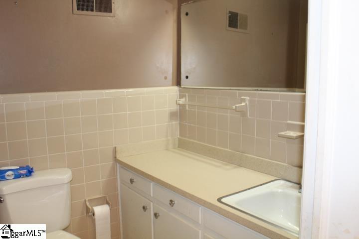 208 State Rd S-30-483 Clinton, SC 29325 - Photo 7 of 22