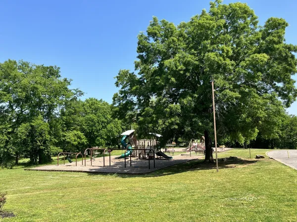 $2,800 | 1215 Trotwood Avenue, Columbia, TN 38401