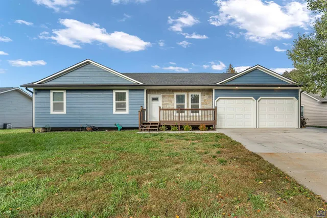 $374,900 | 8739 Eagle's Landing Drive, Manhattan, KS 66502