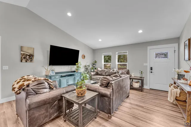 $374,900 | 8739 Eagle's Landing Drive, Manhattan, KS 66502