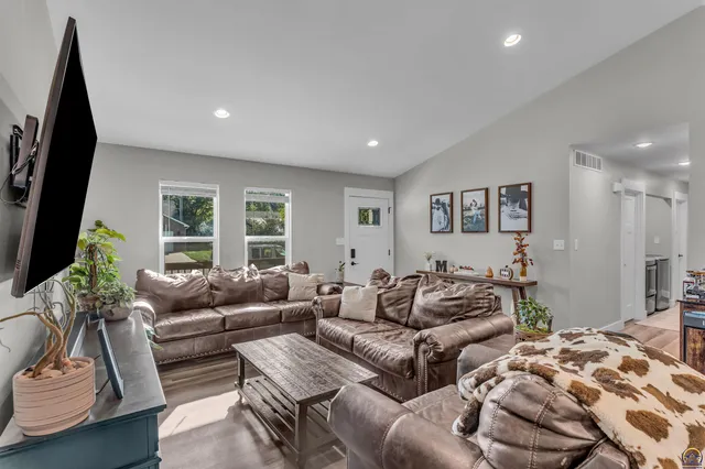 $374,900 | 8739 Eagle's Landing Drive, Manhattan, KS 66502