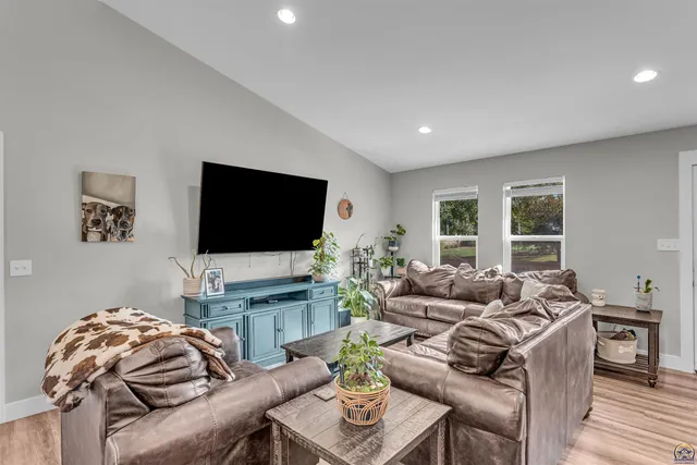 $374,900 | 8739 Eagle's Landing Drive, Manhattan, KS 66502