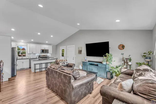 $374,900 | 8739 Eagle's Landing Drive, Manhattan, KS 66502