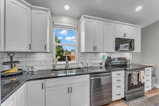 $374,900 | 8739 Eagle's Landing Drive, Manhattan, KS 66502