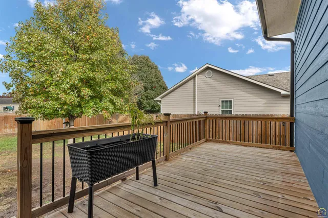 $374,900 | 8739 Eagle's Landing Drive, Manhattan, KS 66502