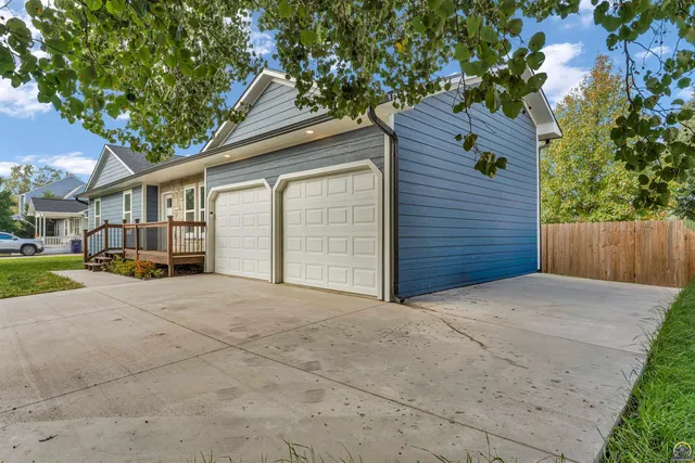 $374,900 | 8739 Eagle's Landing Drive, Manhattan, KS 66502