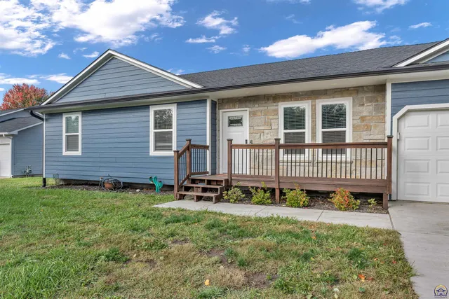 $374,900 | 8739 Eagle's Landing Drive, Manhattan, KS 66502