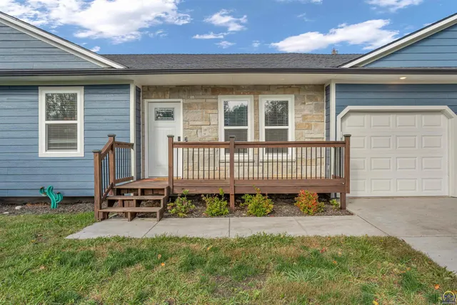 $374,900 | 8739 Eagle's Landing Drive, Manhattan, KS 66502