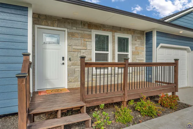 $374,900 | 8739 Eagle's Landing Drive, Manhattan, KS 66502