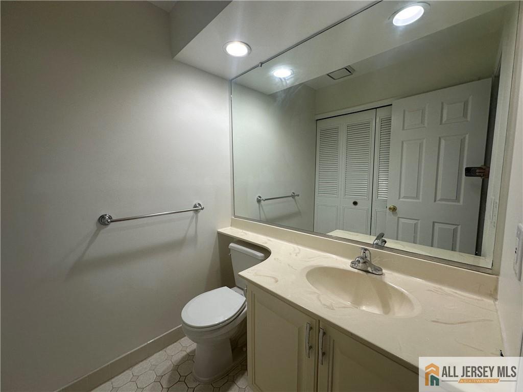 204 Maplecrest Road, Unit 204 Edison, NJ 08820 - Photo 8 of 15 a bathroom with a sink toilet and mirror