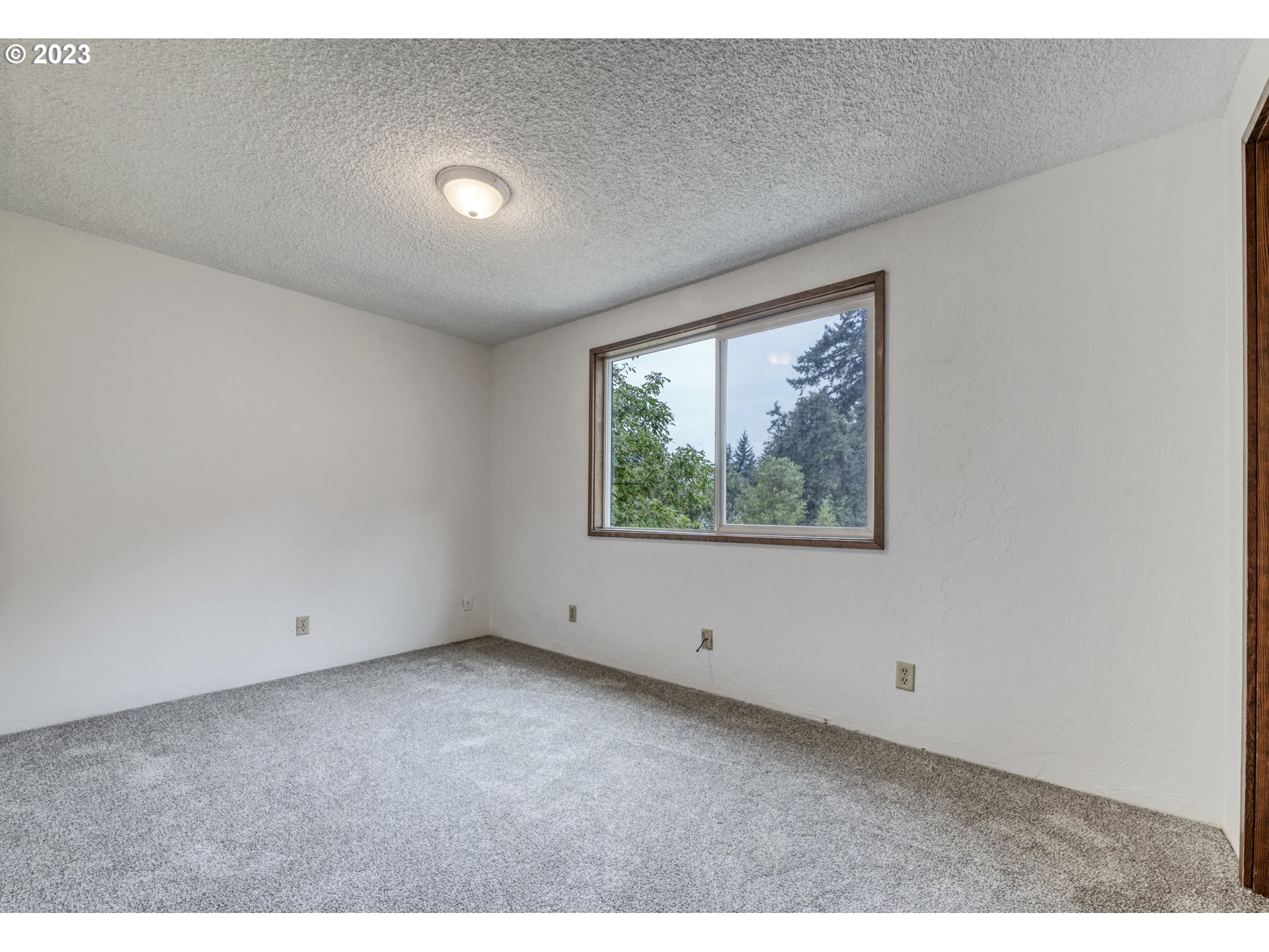 1357 East 43rd Avenue Eugene, OR 97405 - Photo 14 of 28 an empty room with a window