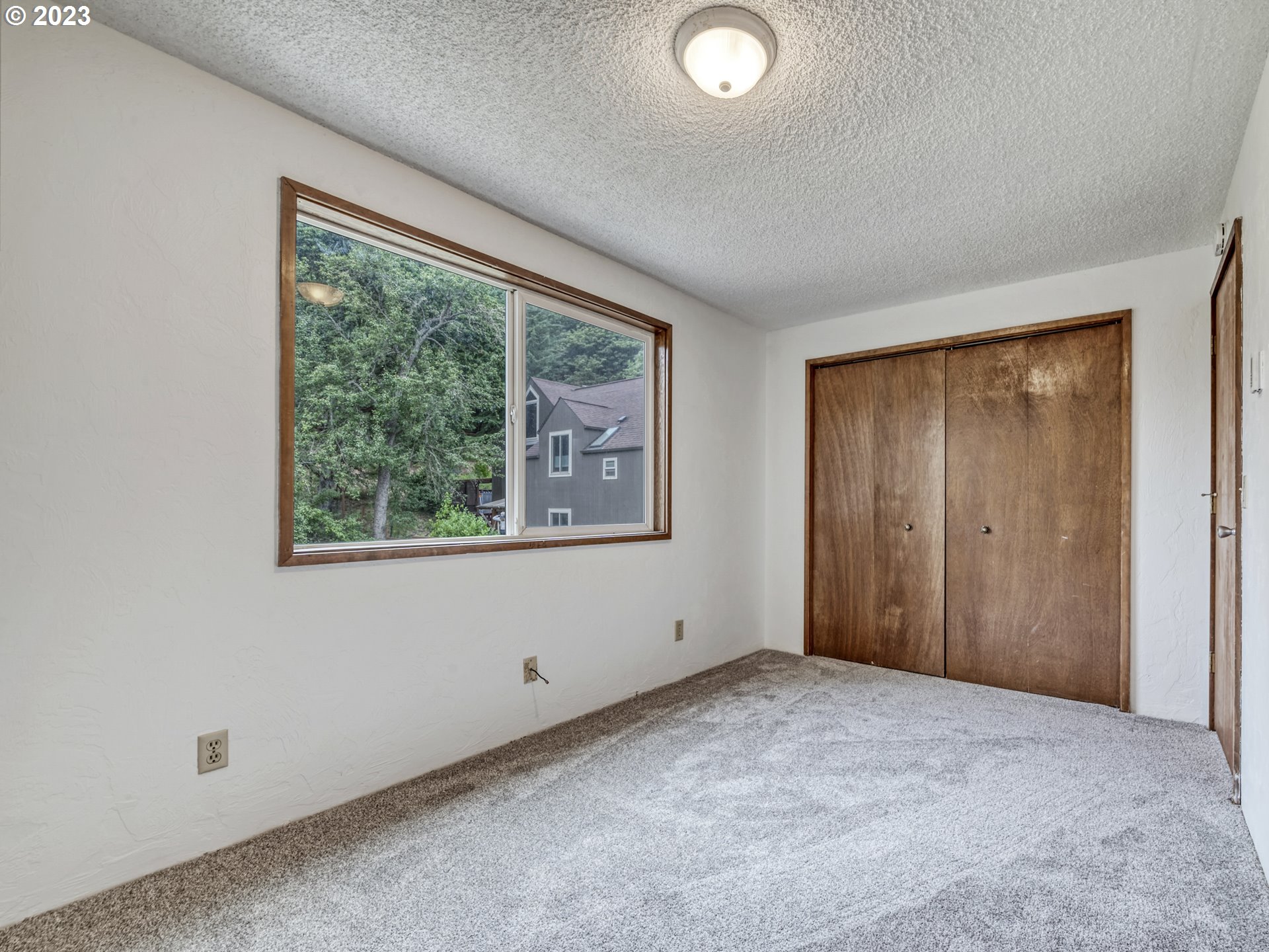 1357 East 43rd Avenue Eugene, OR 97405 - Photo 15 of 28 an empty room with a window