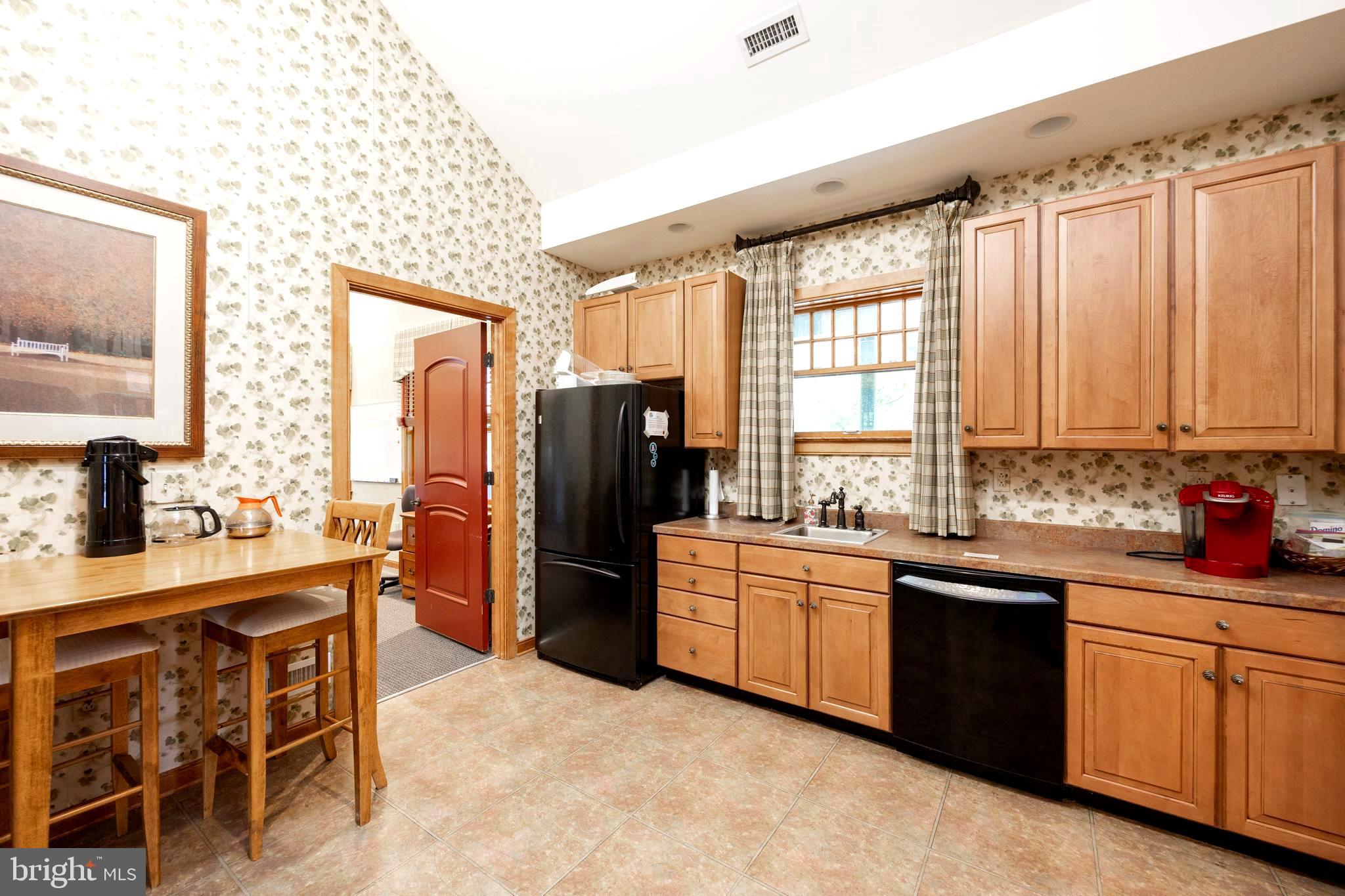 309 Gilmer Road Coatesville, PA 19320 - Photo 55 of 74 Lodge/Library kitchen