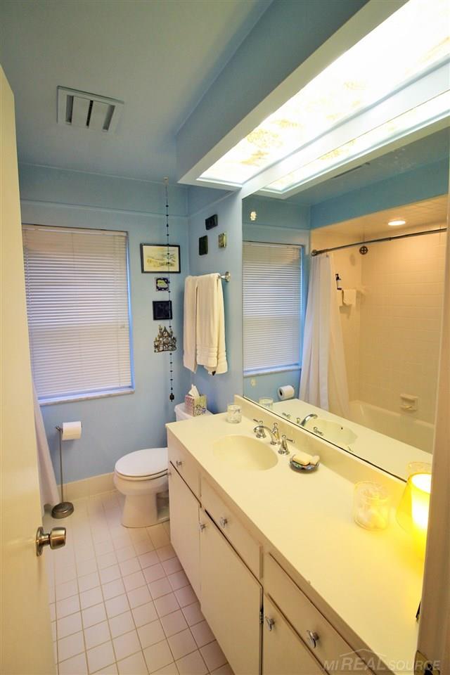 735 Harcourt Road, Unit 737 Grosse Pointe Park, MI 48230 - Photo 48 of 55