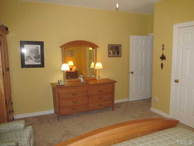 8729 Compass Lane Raleigh, NC 27615 - Photo 12 of 25 Gallery Image 12