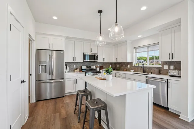 $699,900 | 779 Kohlwey Drive, Unit LT28, Grafton, WI 53024