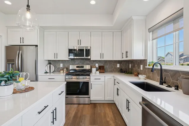 $699,900 | 779 Kohlwey Drive, Unit LT28, Grafton, WI 53024