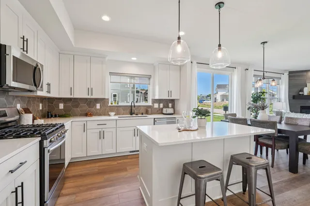 $699,900 | 779 Kohlwey Drive, Unit LT28, Grafton, WI 53024