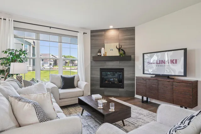 $699,900 | 779 Kohlwey Drive, Unit LT28, Grafton, WI 53024