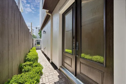 $1,075,000 | 2111 Huldy Street, Houston, TX 77019