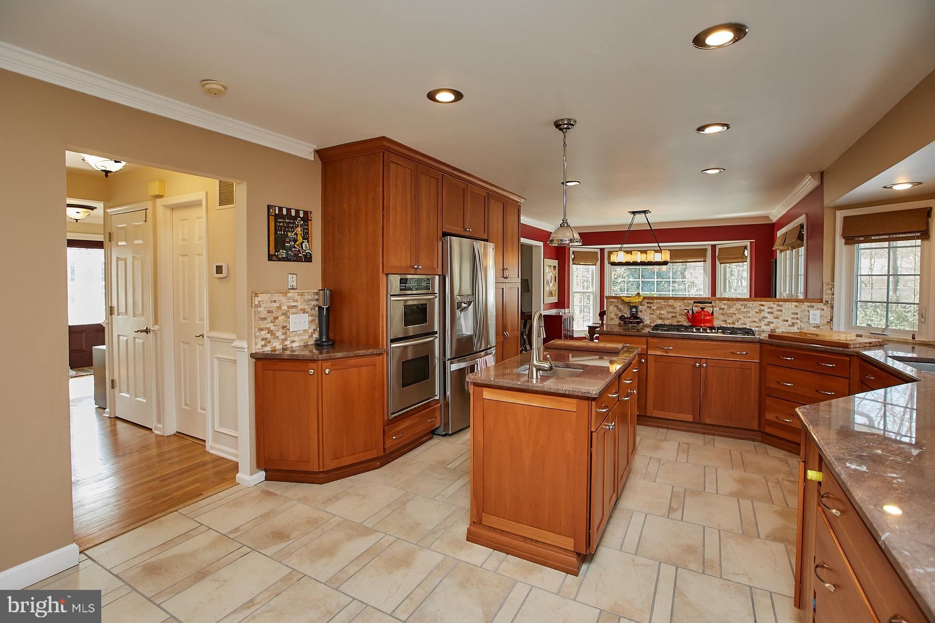 8251 Colling Ridge Court Alexandria, VA 22308 - Photo 12 of 37 Gallery Image 12