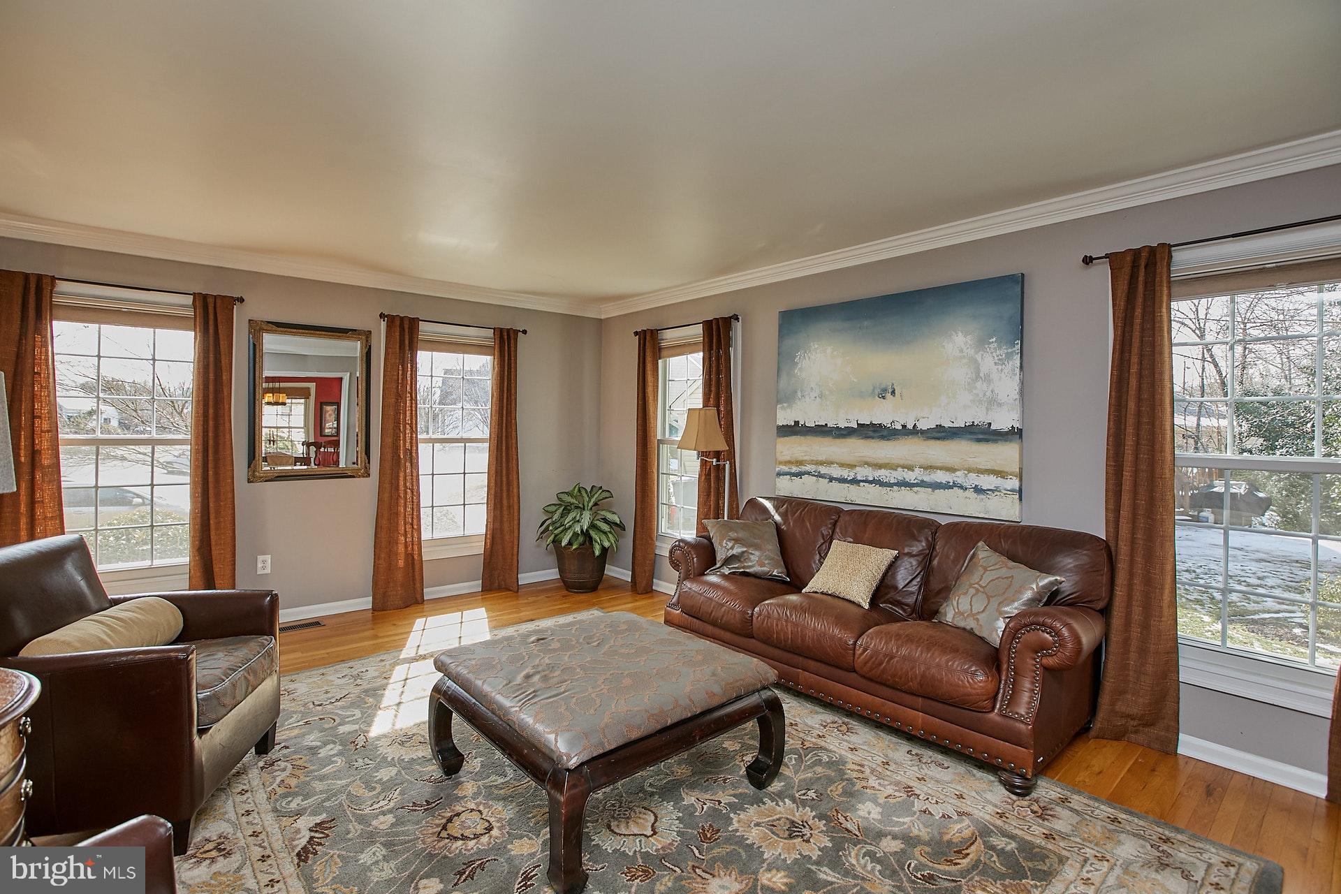 8251 Colling Ridge Court Alexandria, VA 22308 - Photo 6 of 37 Gallery Image 6