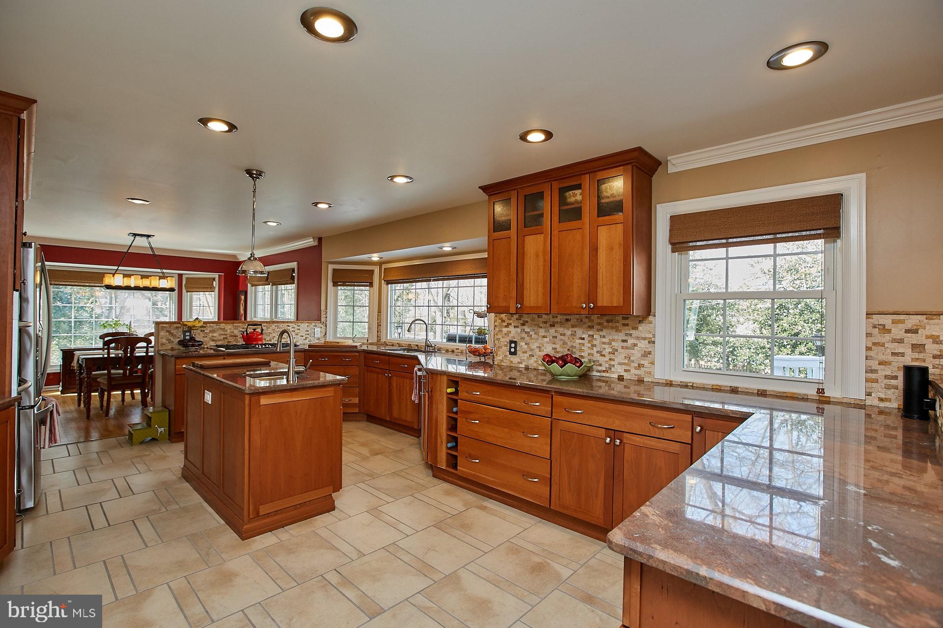 8251 Colling Ridge Court Alexandria, VA 22308 - Photo 10 of 37 Gallery Image 10