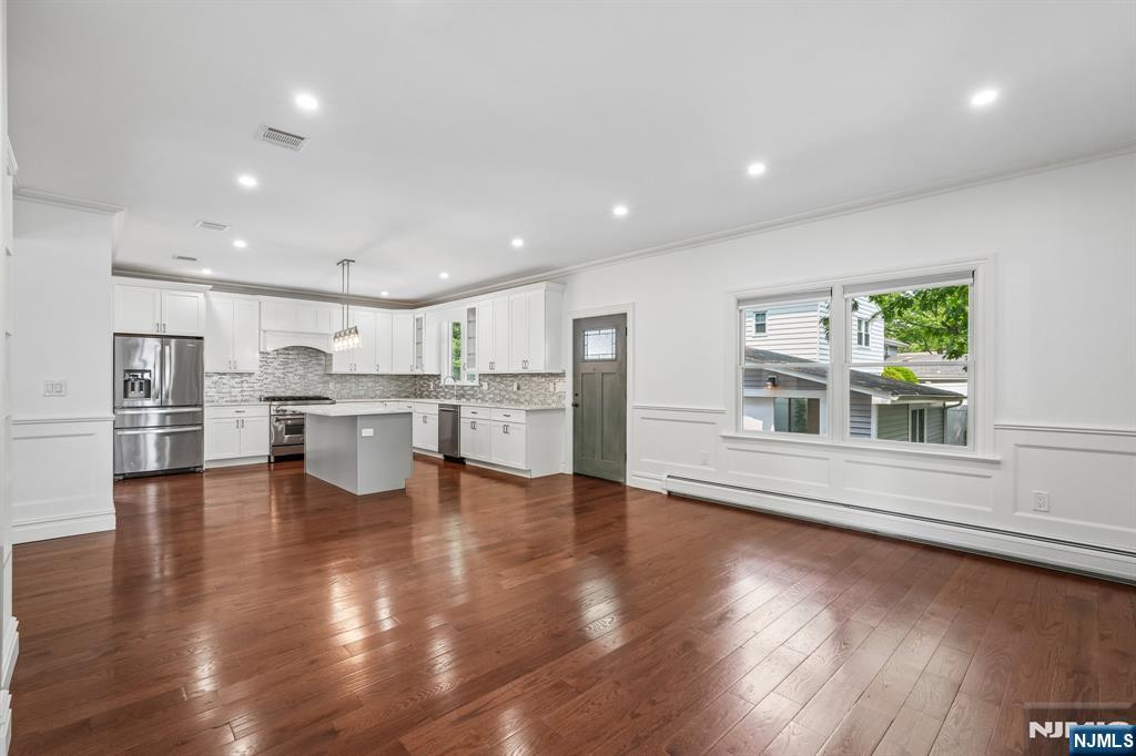 109 Prospect Street Paramus, NJ 07652 - Photo 9 of 33 Gallery Image 9