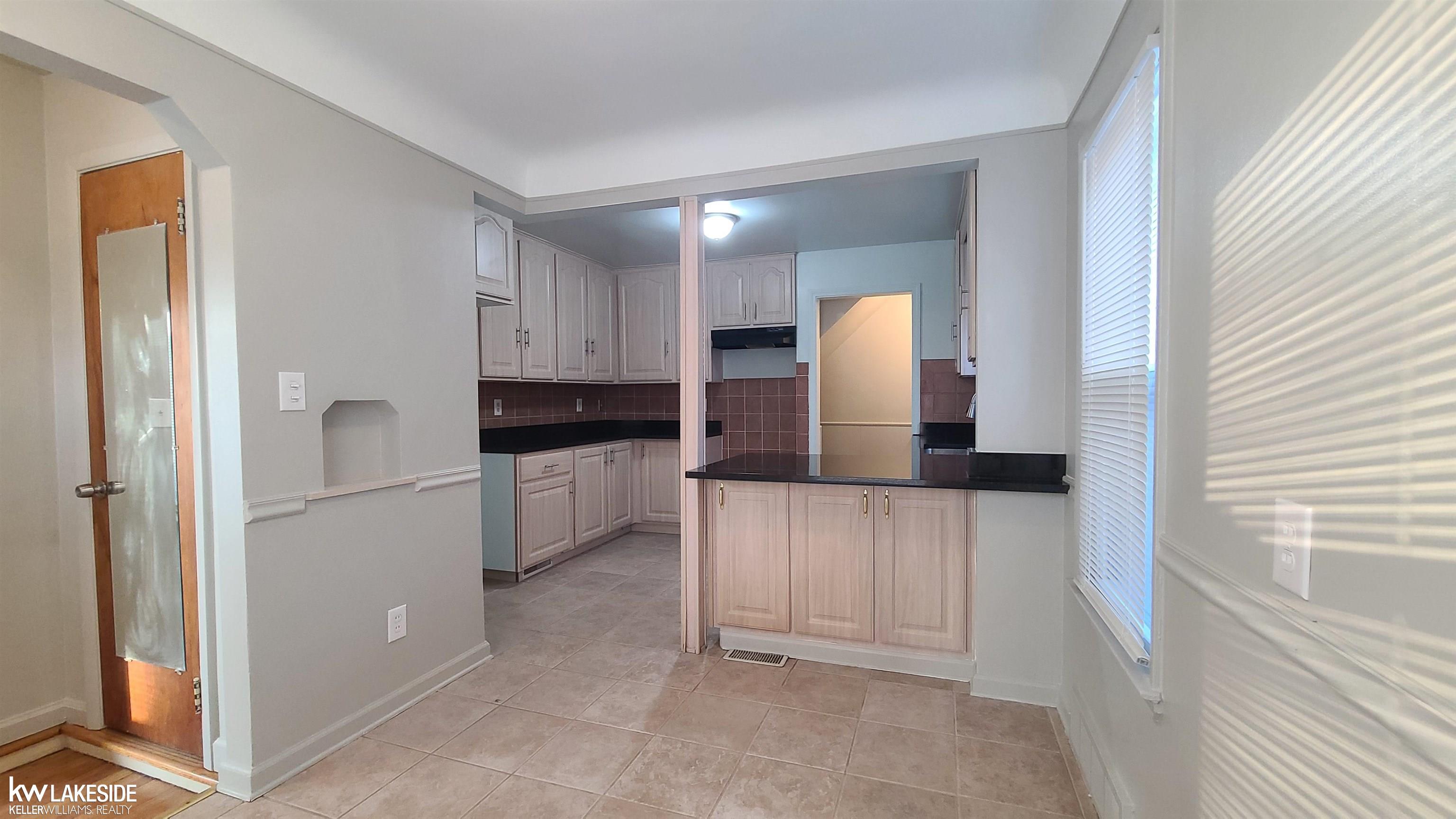 21247 Newcastle Road Harper Woods, MI 48225 - Photo 9 of 34