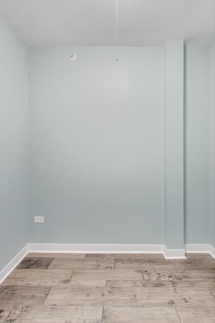 977 Harris Road, Unit 34 Grayslake, IL 60030 - Photo 15 of 27 a view of an empty room