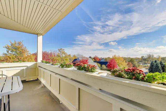 $269,000 | 977 Harris Road, Unit 34, Grayslake, IL 60030