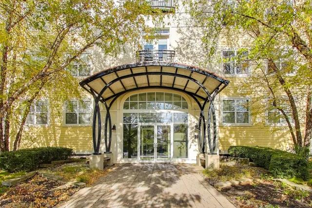 $269,000 | 977 Harris Road, Unit 34, Grayslake, IL 60030