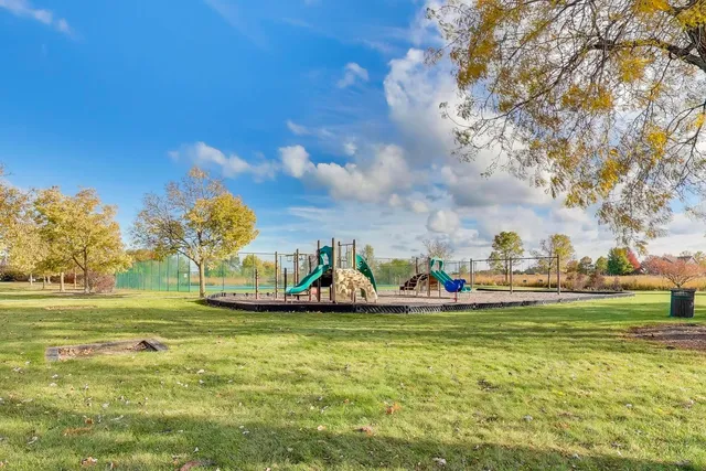 $269,000 | 977 Harris Road, Unit 34, Grayslake, IL 60030