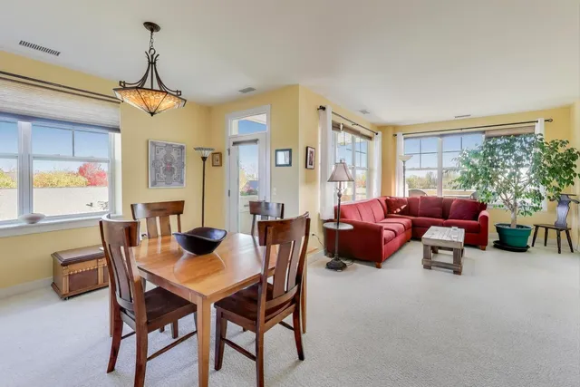 $269,000 | 977 Harris Road, Unit 34, Grayslake, IL 60030